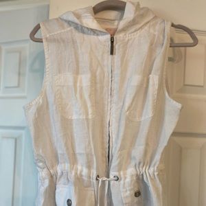 White linen sleeveless overlay . Also called a sleeveless utility shirt . Sz.M